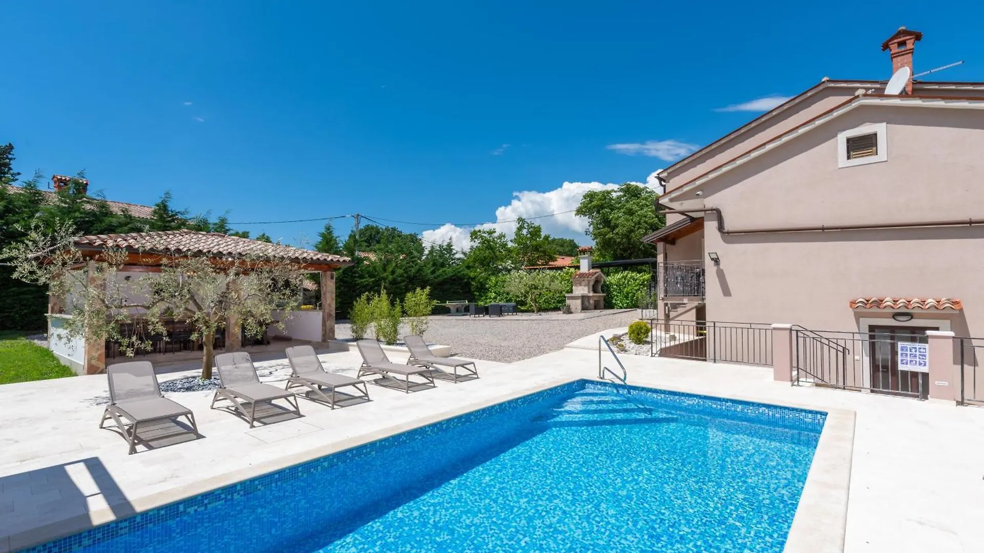 Vila Vesna Branka Pićan 0*,